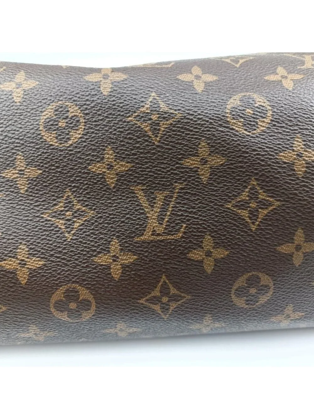 Louis Vuitton Artsy MM Monogram Brown Canvas Handbag